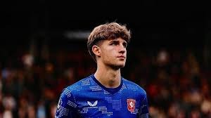 英超｜替补中场客串9号位双响 枪手两枪轰狐狸